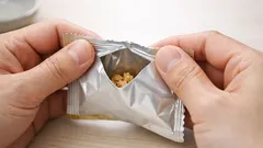 定番お菓子がこぼれない開け方5選、うまい棒からじゃがりこまで手が汚れにくいコツ