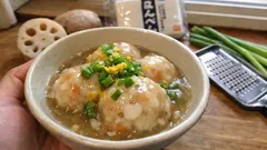 レンジでもふんわり上品に：はんぺんで作る蓮根しんじょうのだしあん椀