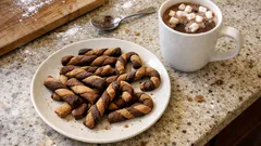 スパイス香るジンジャーブレッド風クッキー生地—スティックも“カップのふた”も同時に作れるレシピ