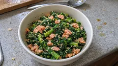 菜の花と塩鮭を焼いて和えるだけ：胡麻ドレで作る春の定番副菜