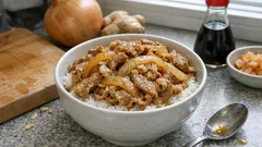 鍋ひとつでお店っぽい味に:吉野家風の豚丼&牛丼(玉ねぎを先に煮るだけ)