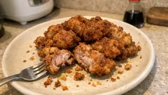 ポリ袋で下味→片栗粉だけ。少ない油でカリッと作る「豚こまの唐揚げ」