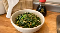 冷凍ほうれん草でパパッと一品：レンジ解凍で作る定番「胡麻和え」