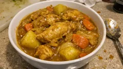 ホットクックに入れて加熱するだけ：にんにく＆しょうが香る手軽なチキンカレー