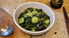 きゅうりと海藻の酢の物が水っぽくならない—塩もみで味が決まる甘酢レシピ